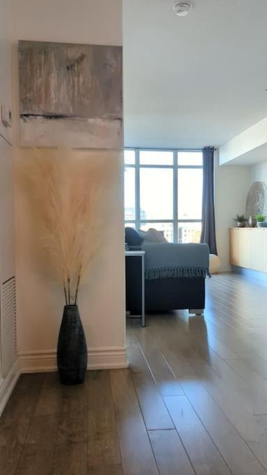 Lovely 2 Bed Condo In Downtown Toronto Eksteriør billede