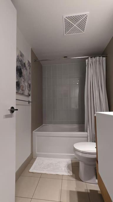 Lovely 2 Bed Condo In Downtown Toronto Eksteriør billede